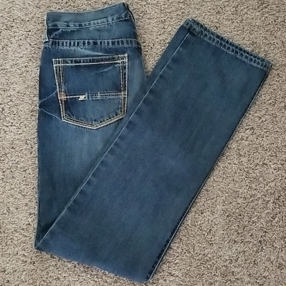 Ariat low-rise bootcut jeans. 33X38